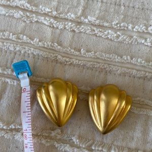 Vintage gold tone clip on earrings